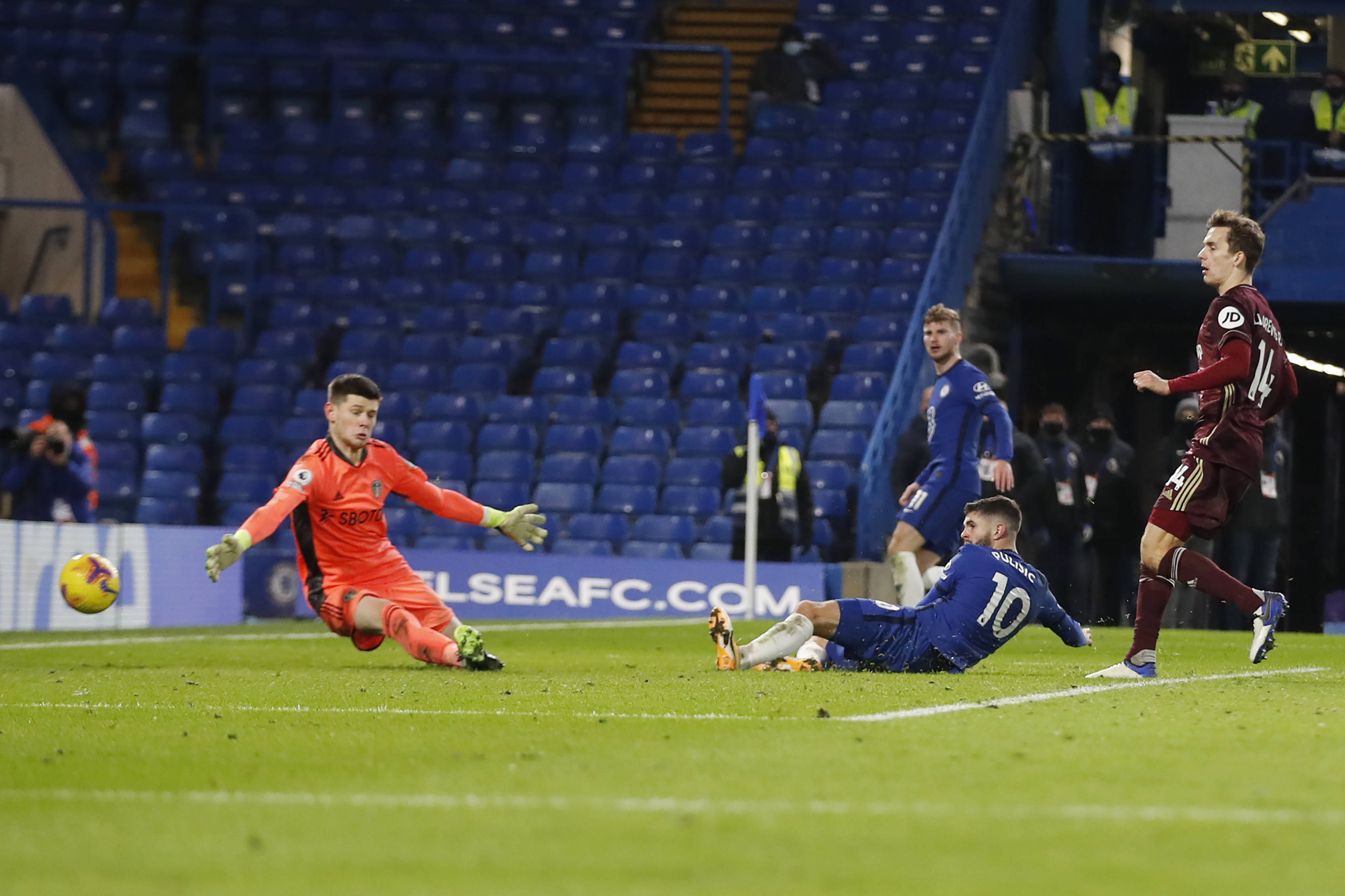 帮助队友更 帮助队友更